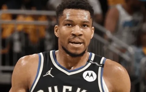 乐鱼网页版登录入口官网-掘记：字母哥有点像24年受伤后的恩比德，动作谨慎&amp;amp;弯腰弓背