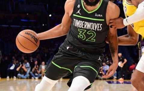 乐鱼leyu体育-下半场罚球3比17落后湖人？森林狼遭逆转难怪判罚