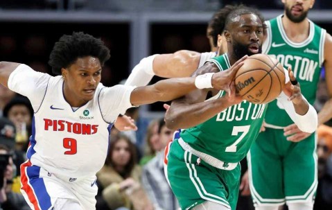 乐鱼·体育官方网站-东部前二对决！布朗32+11丢绝杀绿军惜败活塞 坎宁安16+14